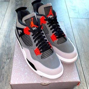 AIR JORDAN 4 RETRO